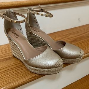 New worn legit a few hours.. these do not fit me.